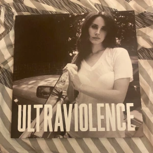 Lana Del Rey Lp Vinyl - Använd max 2 gånger men låter lite konsigt och fungerar inte superbra- ljusfil kan ges vid önskan☺️