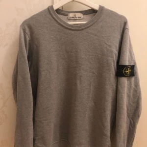 Stone island tröja - Den är storlek S och är i helt okej skick