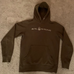 Sail Racing Hoodie  - Grön Sail racing hoodie i nyskick