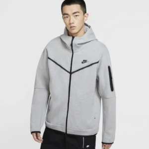 Nike tech fleece - Super bra skick, helt som ny, använd ett få tal gånger. Kommer ej till användning. (Killmodell)💞