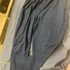 blåa ”silke” byxor - Blåa ”silke” byxor Oanvända