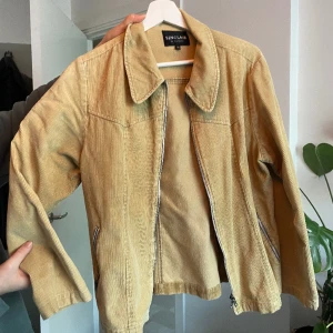 Vårjacka! - Skriv för bilder med den på, eller för andra frågor! 😊