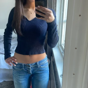 Marinblå topp - Marinblå långärmad topp från brandy Melville 