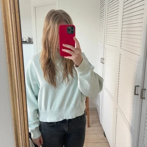 Sweatshirt  - Turkos sweatshirt från Nike i storlek XS. Den är i ett väldigt fint skick!💗