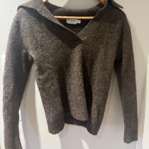 Snygg stickad tröja - Sjukt snygg stickad tröja från NA-KD som tyvärr inte kommer till användning💓Jättebra skick