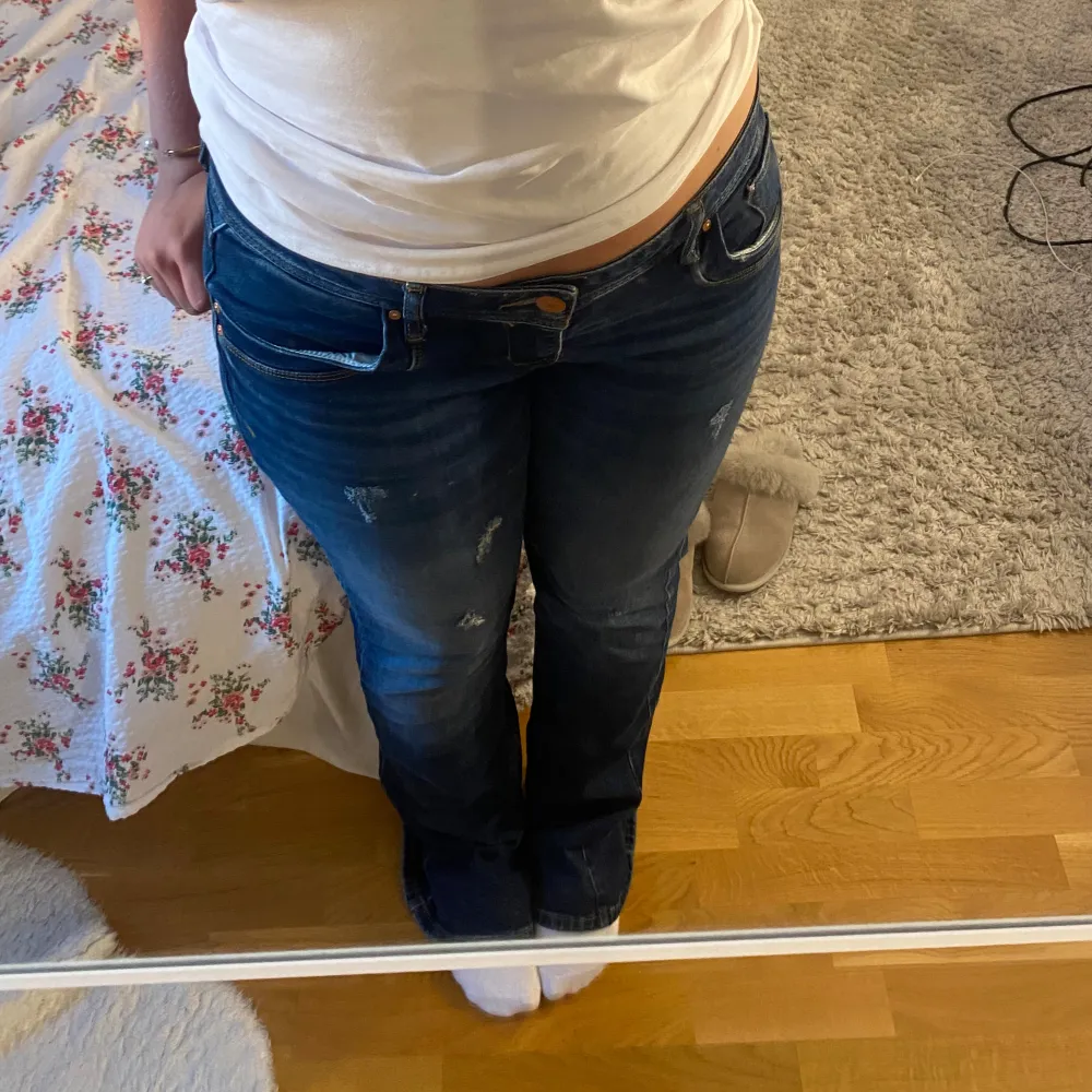 Jätte fina Ltb jeans. Säljer pga att dom är för långa och stora på mig som är 174 lång. Pga detta väldigt sparsamt använda, näst in till oanvända. Inga fläckar eller hål💕Nypris 1139kr, säljer för 700💕. Jeans & Byxor.