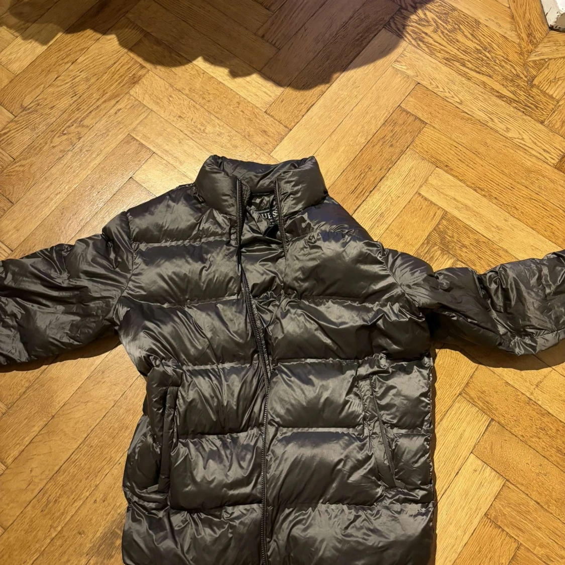 Grön jacka från Guess