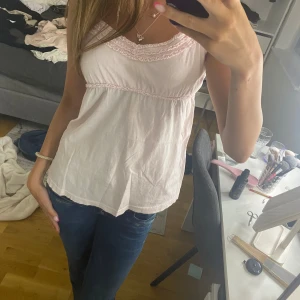 Supergullig rosa topp!💖 - Den har ett jätte litet hål, se bild 2 💖