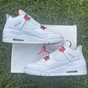2 Jordan 4s Metallic - For Sale: Two Pairs of Air Jordan 4 Metallic (Size 44 EU) Condition: Okay (used, with signs of wear) Includes: Original box and receipt (will be sent in chat!) These iconic Air Jordan 4 Metallic sneakers in size 44 EU are ready for a new home.  