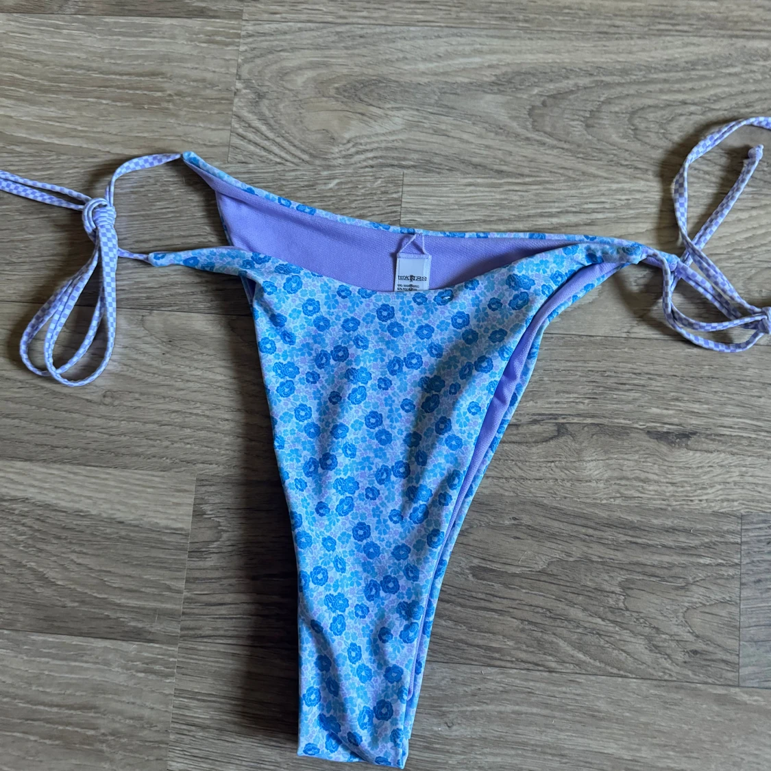 Blommig bikiniunderdel