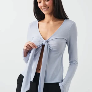 Gina topp - Säljer denna toppen från Gina då den inte används. Har endast använt den en gång så den är perfekt skick. Nypris 299kr.