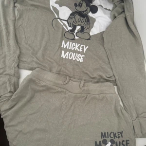 Sett  - Pjaamas sett använd någ gg.! 