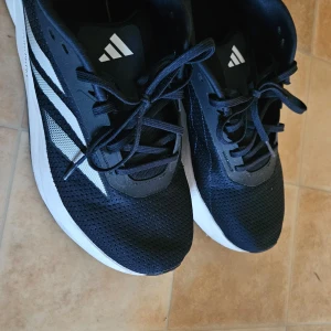 Som ny från adidas  - Som ny