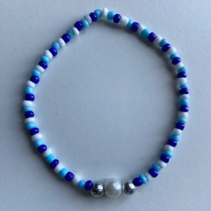 Armband!💖 - Lite olika armband säljes 15kr/st eller alla för 80!💕 Hör av er vid frågor🥰