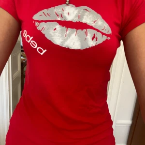20s bebe tshirt💋 - Super snygg bebe tshirt från 2000 talet💋tror att det är storlek S men bokstaven har suddats ut.