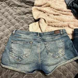 Jeansshorts från zara/the original trf Collection  - Jeansshorts som ej kommer till användning, i bra skick💗
