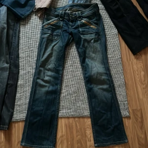 Lågmidjade jeans - Vintage jeans, väldigt lågmidjade 