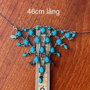 halsband blåa stenar silvrig retro vintage 50-tal - Inte helt 100 på materialen.