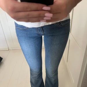 Levis jeans  - Lågmidjade jeans från Levis. Skitsnygga och sitter bra. Innerbenslängd-78 och midjemått-76. Jag är 1.62💗