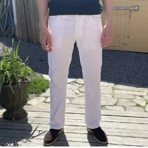 Jacob cohen chinos  - Jacob Cohën chinos/ jeans byxor. Storlek 32. Kostar 4000 nya. Mycket bra skick!   Jacob Cohën, dondup, moncler cardigan, dondup jeans, nudie jeans, lee, slim jeans, linnebyxor, grisch, laidback, gran sasso