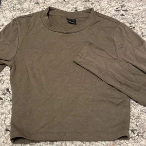 Brun magtröja Ginatricot - Jätte fint skick och stretchig.