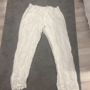 Linne byxor  - Dom har linne byxorna är helt nya aldrig använt skriv om med info.