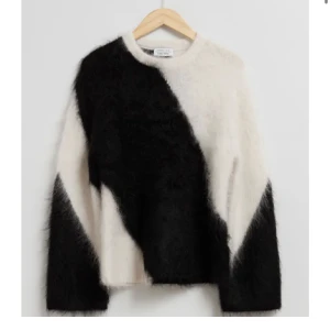 Other stories tröja - Säljer min other stories tröja, använd två gånger max så nyskick🥰 går inte heller att köpa längre