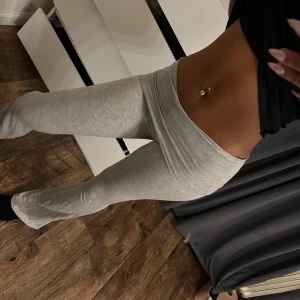 GRÅA YOGA PANTS - gråa också oandvända🤍