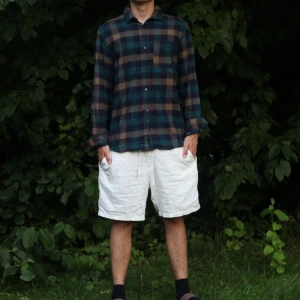 Jack & Jones flanellskjorta  - Rutig skjorta i tjockare material.