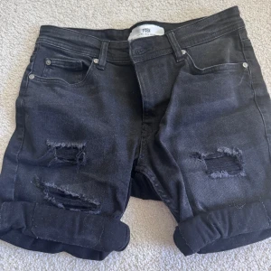 Sköna jeans shorts  - Säljer pga för små 