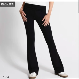Yoga pants  - Säljer ett par super snygga yoga pants , då dom är lite för korta💕använd några gånger(lite slitna längs ner)