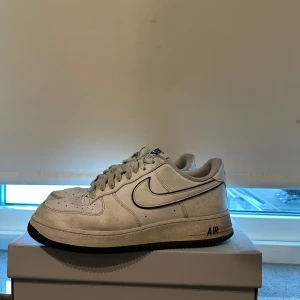 Air Force 1's  - Säljer mina Air Force 1's som jag haft i ungefär 1 år, inga liknade skador på/i skorna