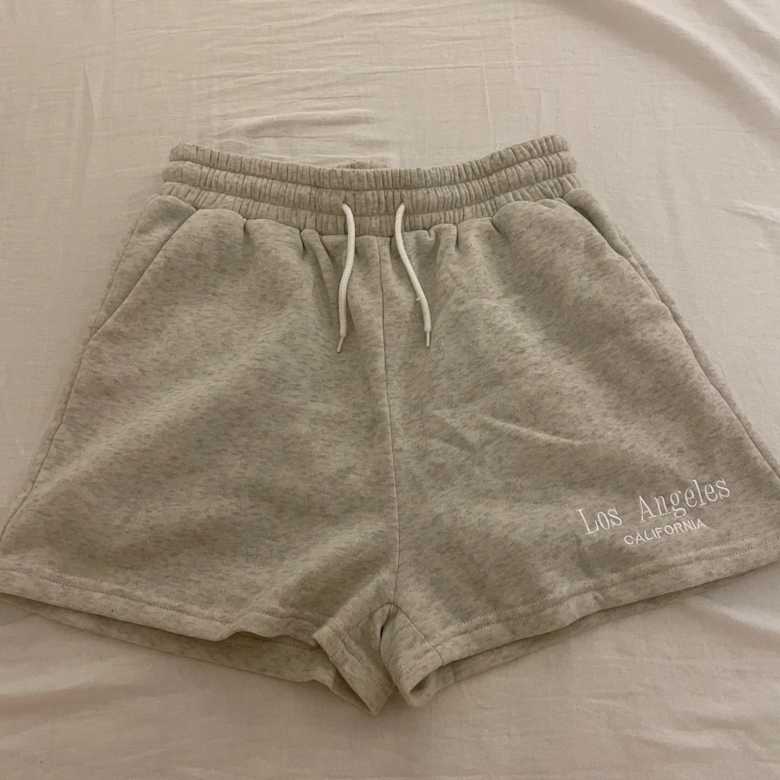 Shorts och tjock tröja  - 91