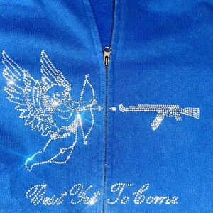 Kofta - Jättesnygg tröja som inte kommit till så mycket användning pga inte min stil💙 Typ 3 små stenar som har fallit av annars i super bra skick💙 Storlek S men skulle säga S-M💙💙