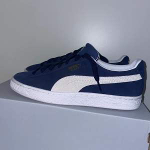 Sköna puma suede skor till sommaren , Storlek 40.  Snabb leverans och 10/10 skick! Skriv gärna om några funderingar.🔵