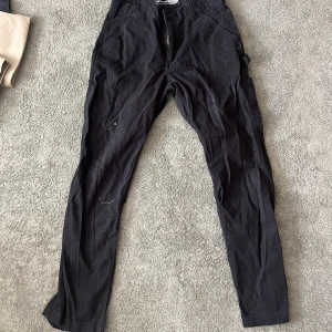 Carhart carpanter jeans  - Köpta men aldrig använda, jag brukar ha 31/32 och dessa passar super! 