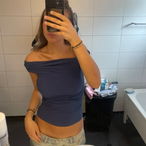 Zara topp - Zara topp i mycket bra skick i en jättw fin blå färg! 