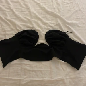 Fest topp - En svart fest topp, använd en gång.