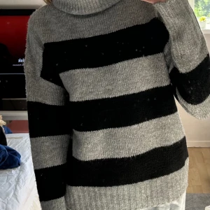 stickad polo - stickad randig polo tröja från lager 157 i strl xs frågor? skriv till mig så löser vi 💗