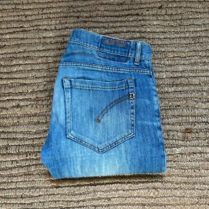 Dondup jeans  - Tjena! Säljer nu ett par dondup jeans i modellen George! Storleken är 32 och skicket är grymt, 9/10! Vid frågor skriv! /Emil