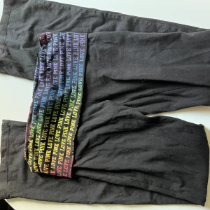 PINK yoga pants - Jättefina Yoga pants i storlek S💞inga defekter, ej urtvättade☀️typ 33cm rakt över midjan men väldigt stretchiga och ca 80cm i innerbensmåttet 