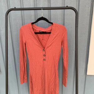 klänning  - aldrig använd klänning 