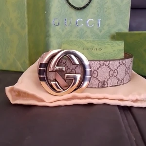 Gucci bälte  - Hej jag säljer min Gucci bälte. Den är helt ny har inte använt den och allt kommer med om du vill fråga något konta mig  
