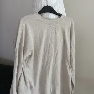 Säljer en riktigt snygg Ralph lauren tröja i storlek small! Nypris = ca 1200 kr.  Mitt pris = 399 kr. Om ni har fler funderingar så skriv👍 