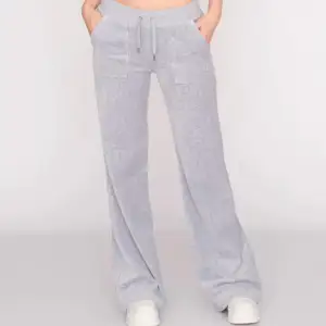Säljer dessa gråa juicy byxor då jag ej får någon användning utav dom. Är 161 cm lång och lämgden är perfekt på mig. Pris kan diskuteras 💗