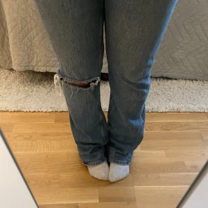 Lågmidjade jeans - Säljer dessa jeans ifrån GinaTricot. Säljer pga att de är för små i midjan.