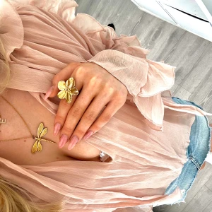 Blus - En rosa knytblus från Zara. Nyskick. Priset går att diskuteras.💗🍸