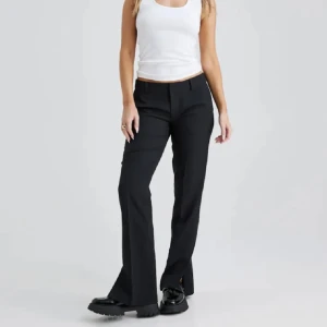 Lågmidjade kostymbyxor  - Super fina kostymbyxor som ej kommer till användning mer! Dem är som helt nya! Nypris 499kr mitt pris 250kr! 