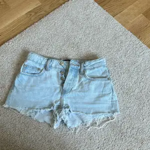 Jättefina shorts till sommaren som knappt kommit till användning eftersom dom är för små❤️