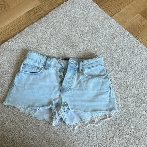 Shorts från lager❤️ - Jättefina shorts till sommaren som knappt kommit till användning eftersom dom är för små❤️